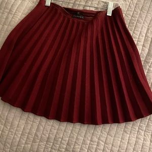 Pleated classic Theory mini skirt, size 2. I’ve worn it 2-3 times. $215